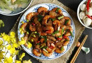 Hình ảnh Cơm thịt kho tôm