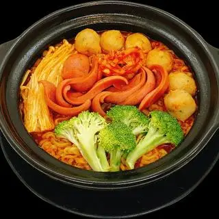 Hình ảnh Mì cay xúc xích + Bò viên
