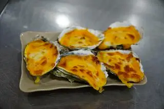 Hình ảnh Hàu nướng phô mai 5 con