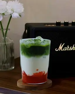 Hình ảnh Berry cherry Matcha latte
