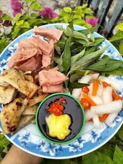 Hình ảnh Nem chua nướng + chả nướng 