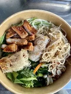 Hình ảnh bún thịt nướng+ chả giò + bì