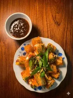Hình ảnh Bánh tráng cuốn chấm sốt me