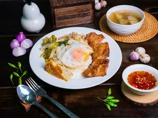 Hình ảnh Sườn bì chả trứng ốp la