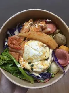 Hình ảnh Mì Cay Xúc Xích Trứng