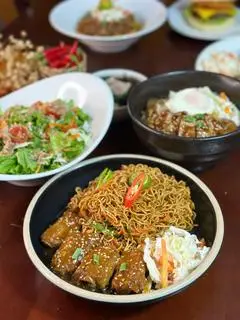 Hình ảnh Mì Xào MaLai Sườn BBQ +SaLad