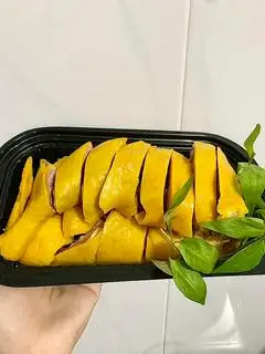 Hình ảnh Nguyên con - Gà Ri ủ muối size to chặt sẵn
