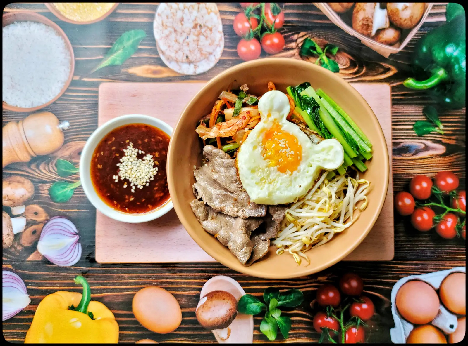 Hình ảnh Cơm trộn thịt bò kim chi + trứng 