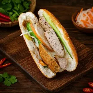 Hình ảnh Bánh Mỳ Pate Chả Nóng