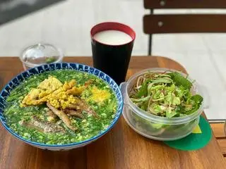 Hình ảnh Bánh đa đỏ lẫn 2 loại cá (ĐẶC BIỆT)