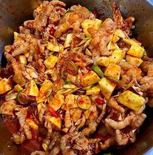 Hình ảnh chân gà rút xương sốt thái 