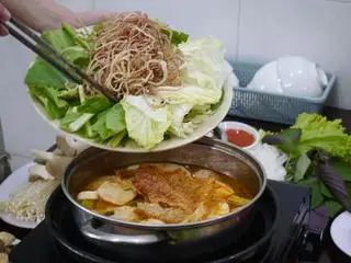 Hình ảnh Set lẩu kim chi chua cay ( 5 - 6 người )