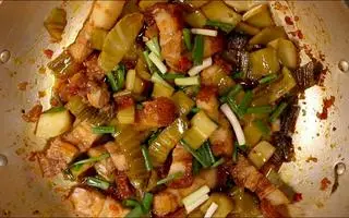 Hình ảnh Cơm thịt heo xào dưa chua