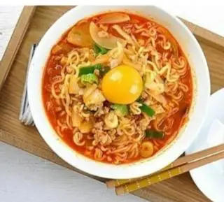 Hình ảnh Mỳ cay trứng