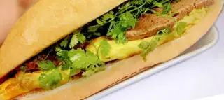 Hình ảnh bánh mì pate trứng