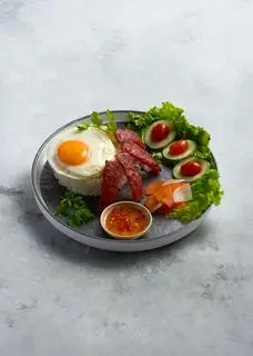 Hình ảnh Cơm Lạp Xưởng Trứng Ốp La