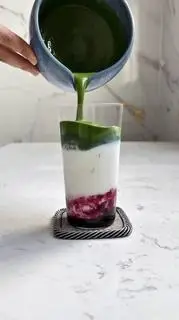 Hình ảnh Matcha latte việt quất