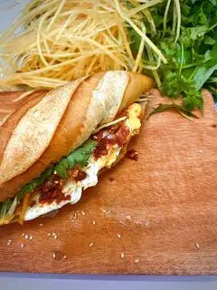 Hình ảnh Bánh Mì Trứng & Chả Lụa + Pate Bơ