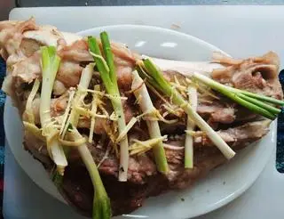 Hình ảnh má heo hấp (luộc)