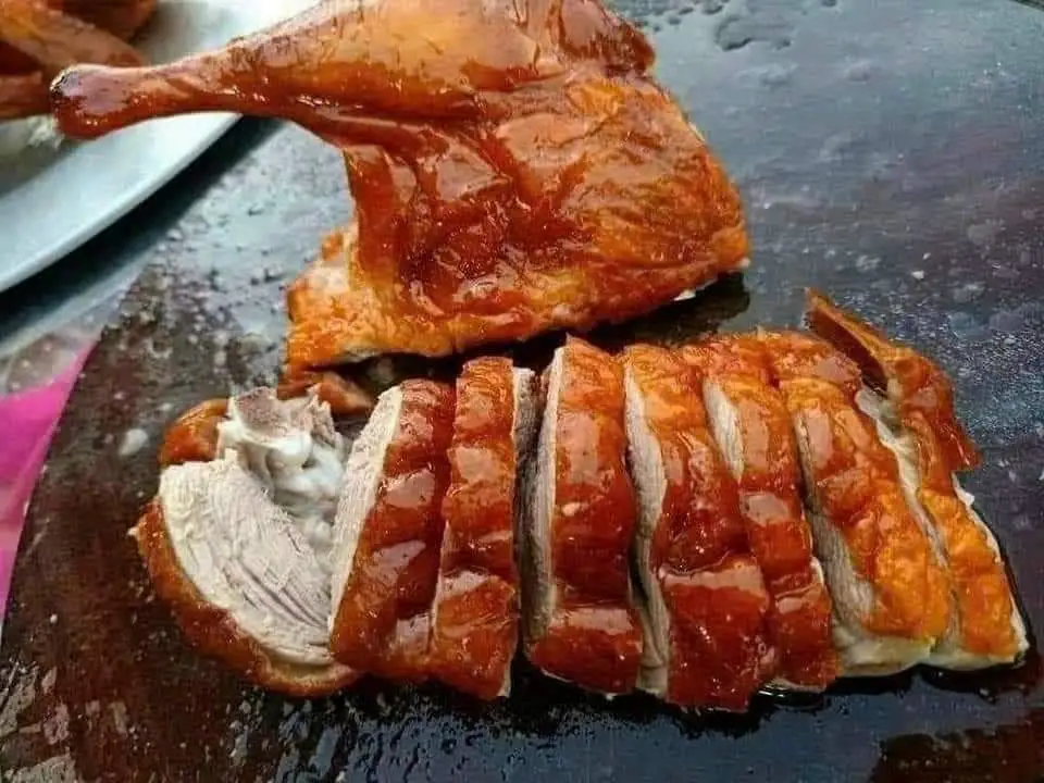 Hình ảnh Vịt quay lá mắc mật 1/2 con