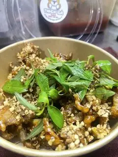 Hình ảnh Chân gà Rút Xương chiên giòn sốt bơ tỏi