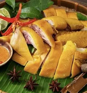 Hình ảnh gà ủ thảo mộc nửa con (hâm nóng)