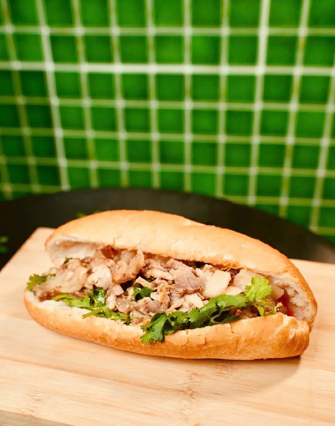 Hình ảnh Bánh mì thịt xào sả ớt