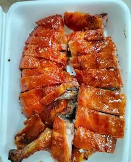 Hình ảnh vịt quay da giòn 1/2 con