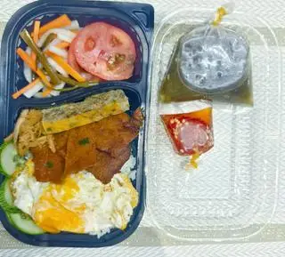 Hình ảnh cơm sườn, bì, chả ,trứng mini