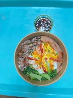 Hình ảnh Mì trộn trứng lòng đào thập cẩm