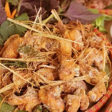 Hình ảnh Gà rang muối hoặc chiên mắm