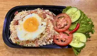 Hình ảnh Cơm chiên dương châu ốp la 