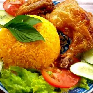 Hình ảnh Cơm gà xối mỡ - đùi góc tư