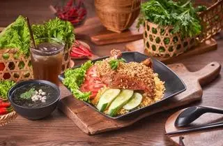 Hình ảnh CƠM GÀ DA GIÒN GÓC TƯ ĐÙI