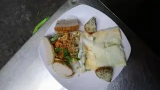 Hình ảnh Bánh cuốn trứng chín đầy đủ