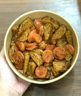 Hình ảnh Xúc xích - khoai/đậu trộn