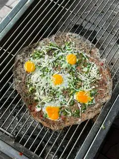 Hình ảnh Bánh tráng nướng mắm ruốc - ốp la lòng đào