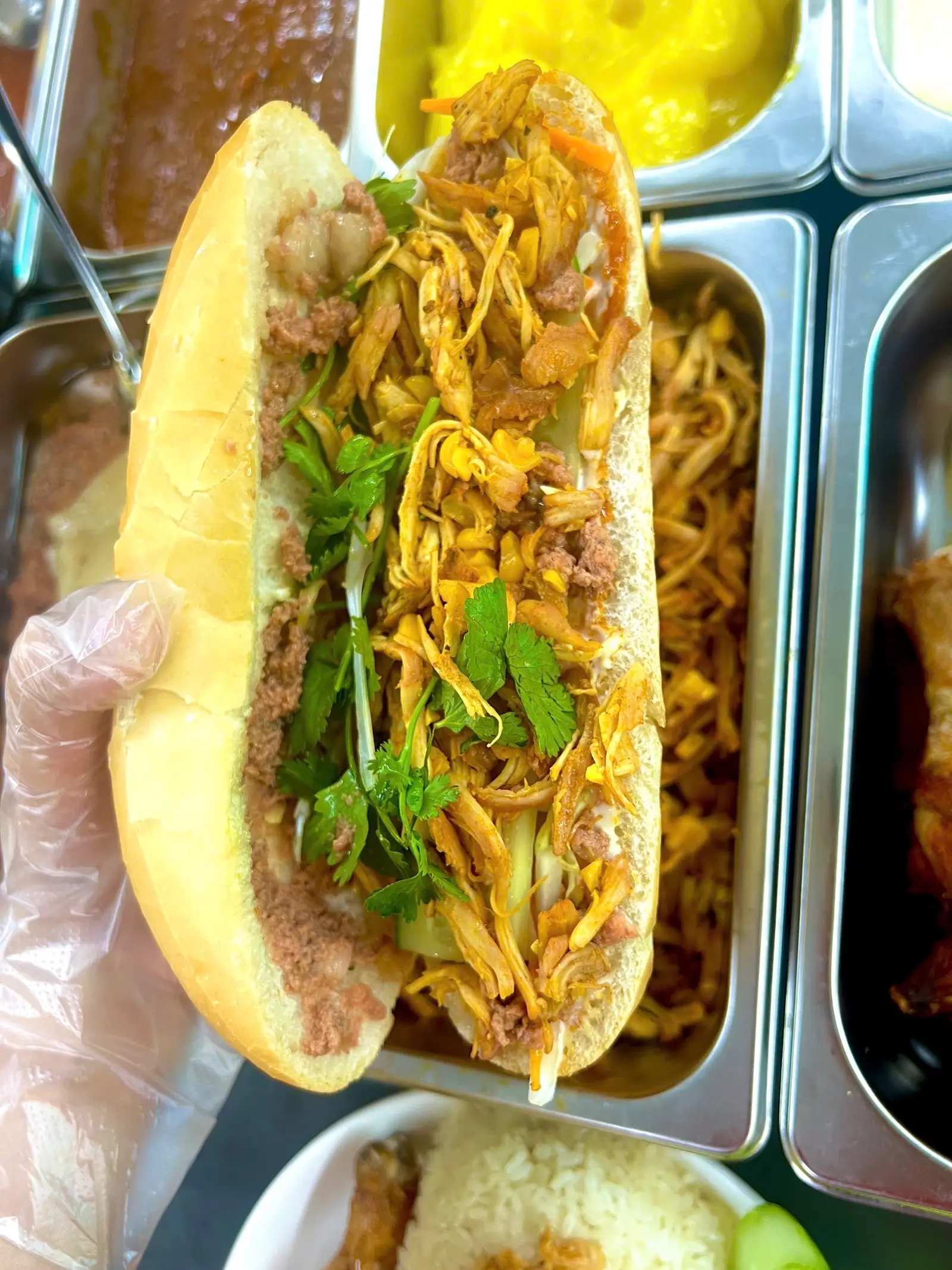 Hình ảnh Bánh Mì Gà Xé