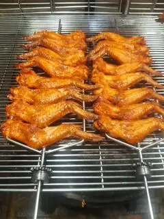 Hình ảnh cánh nướng 75k/1 phần kèm với dưa cải dưa leo rau răm muối ớt xanh 