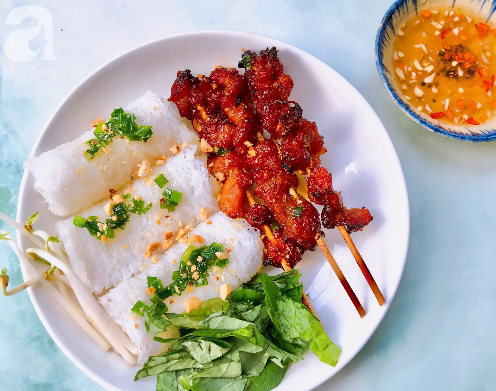 Hình ảnh Bánh hỏi 2 xiên thịt nướng 