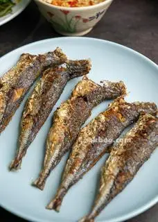 Hình ảnh Cơm cá nục chiên