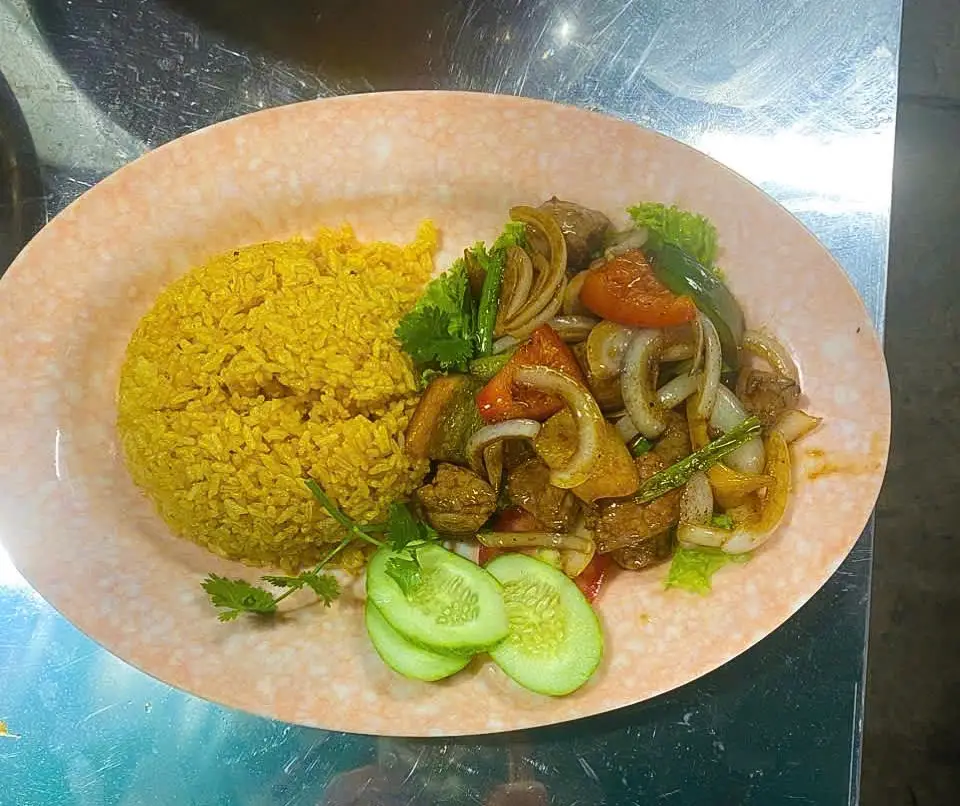 Hình ảnh Cơm bò lúc lắc 