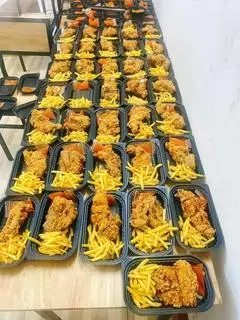 Hình ảnh gà miếng chiên giòn+ khoai tây chiên giòn
