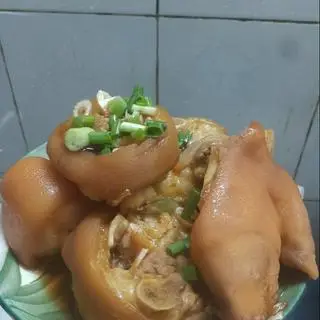Hình ảnh cơm giò heo kho(không canh). tặng trà đường 