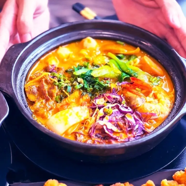 Hình ảnh Mì Cay Kim Chi Xúc Xích