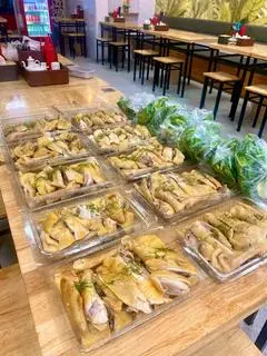 Hình ảnh gà chặt nửa con
