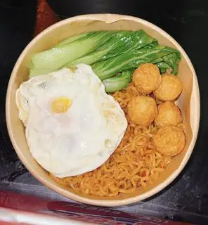 Hình ảnh Mì trộn trứng + cá viên 
