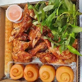 Hình ảnh Gà nướng cơm lam bánh bao