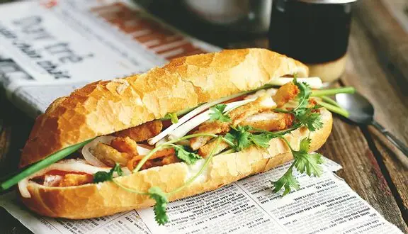 Hình ảnh bánh mì trứng, chả cá