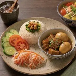 Hình ảnh Cơm Thịt Kho Hột Vịt